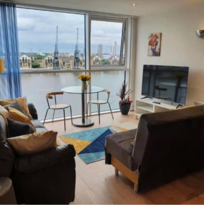 Lovely Waterfront Flat Canary Wharf Excel Centre Apartment London Ngoại thất bức ảnh