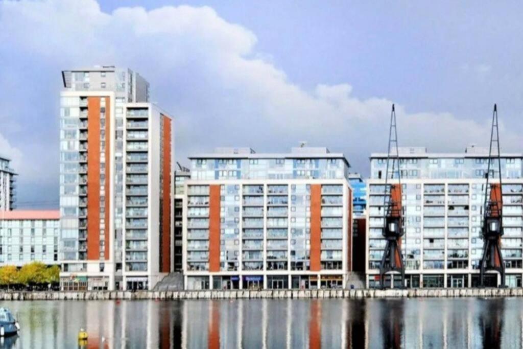 Lovely Waterfront Flat Canary Wharf Excel Centre Apartment London Ngoại thất bức ảnh